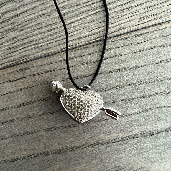 Swarovski Elvis Valentine Pendant - Picture 3 of 6